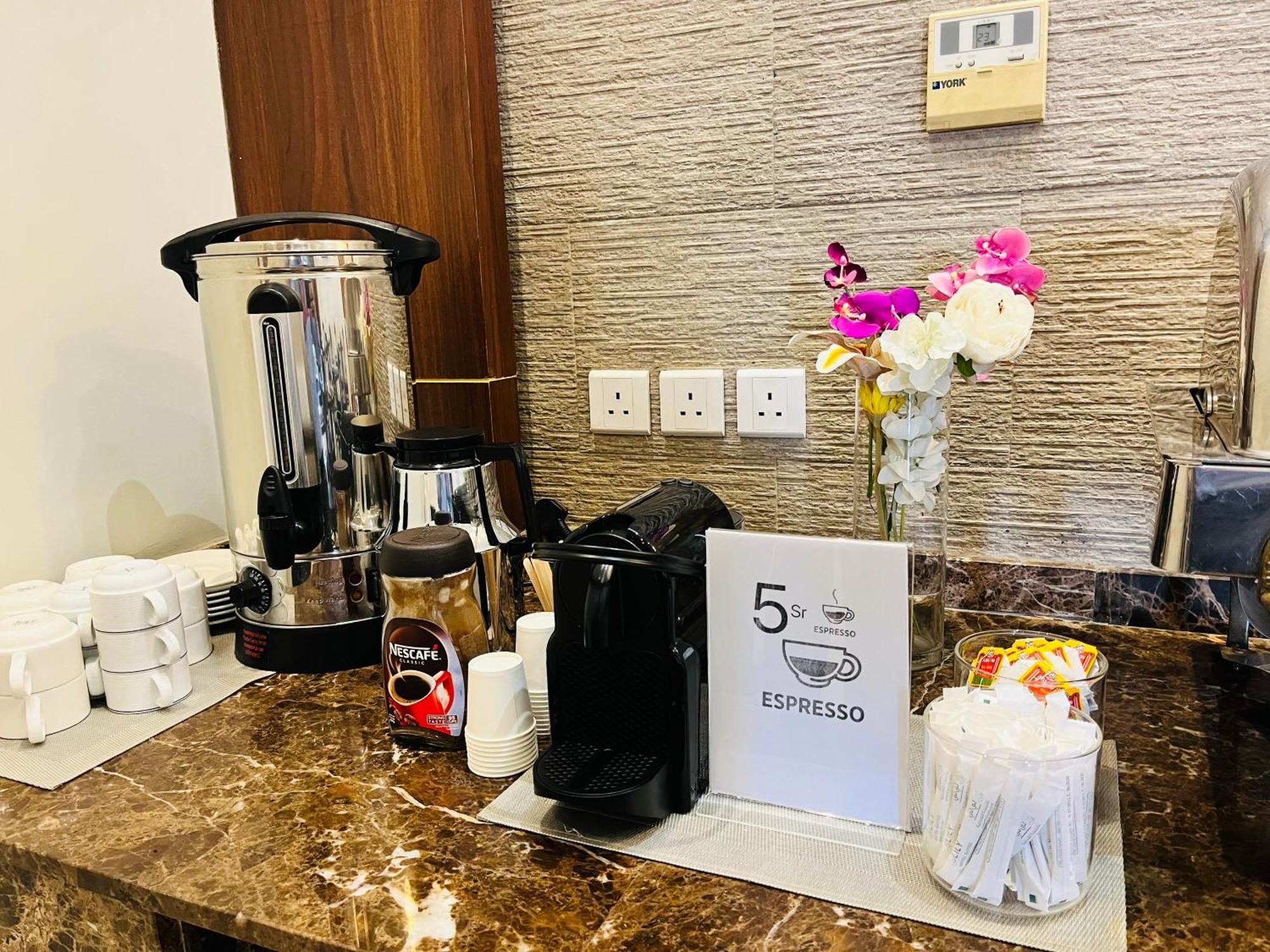 暮巴拉兹百合酒店套房 胡富夫 外观 照片